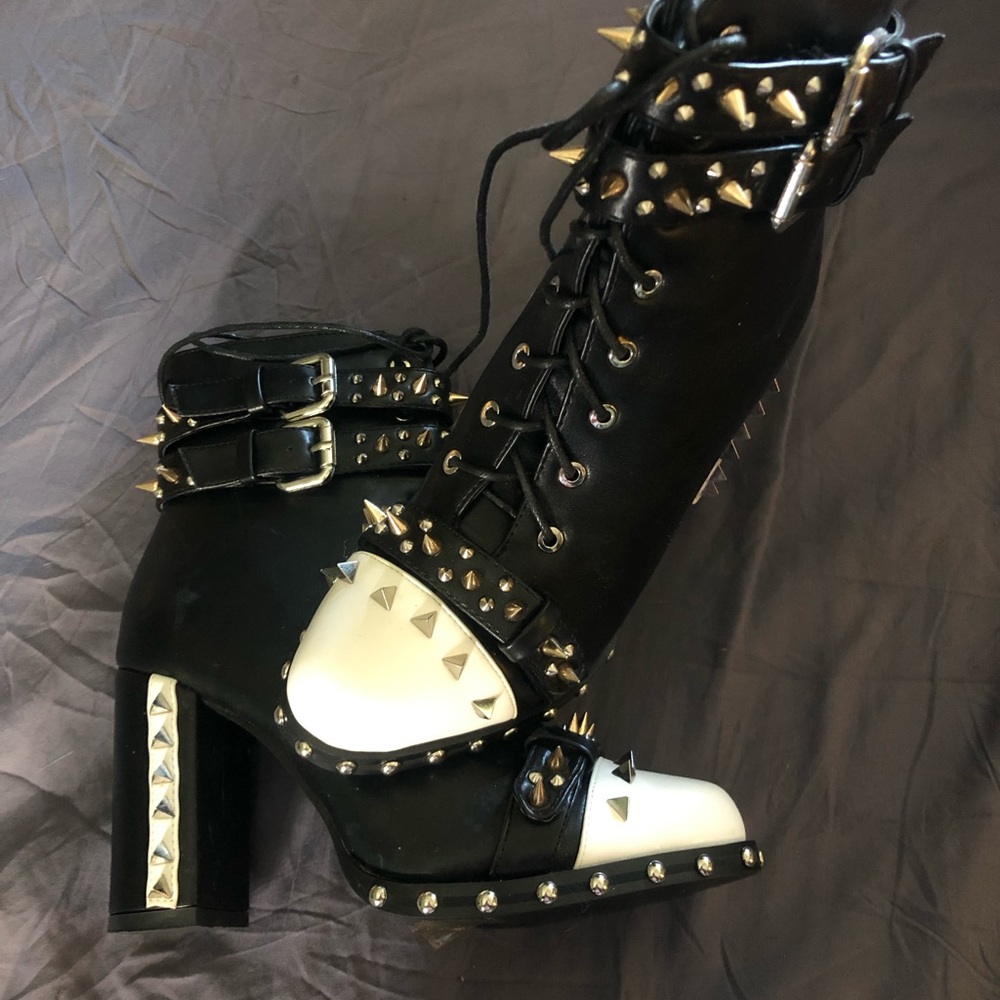 AKIRA SIZE 8 Studded Boots BLACK and WHITE